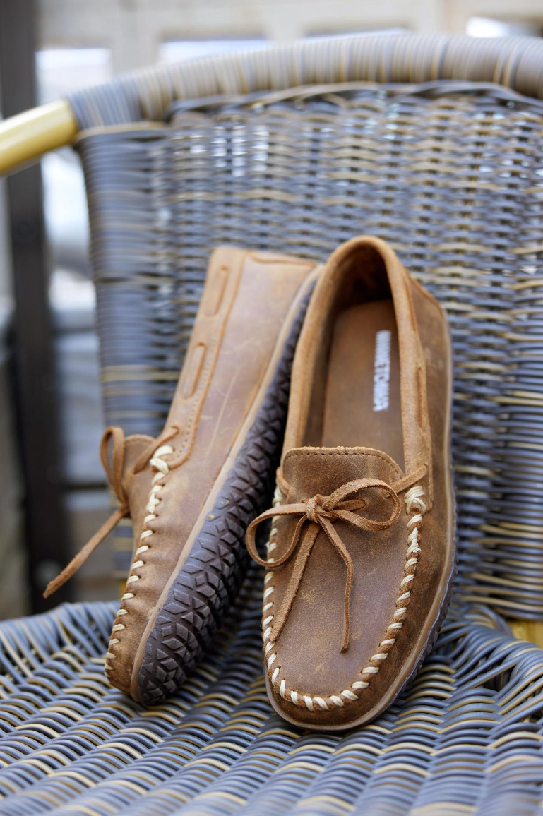 Minnetonka Men's Tie Tread