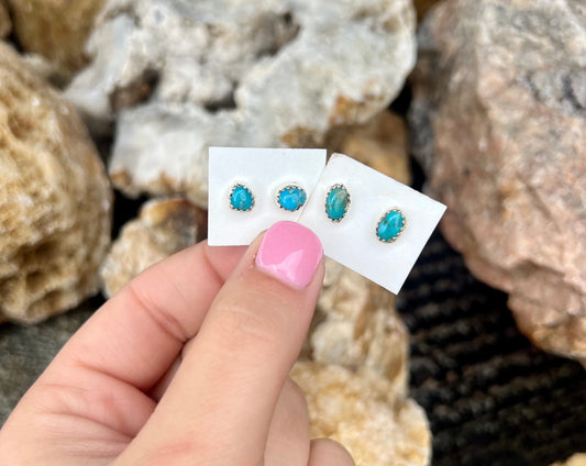 Navajo Sterling Silver Kingman Turquoise Studs
