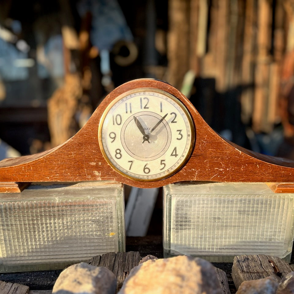 Vintage Ingraham 8-Day Wind-Up Mantle Clock