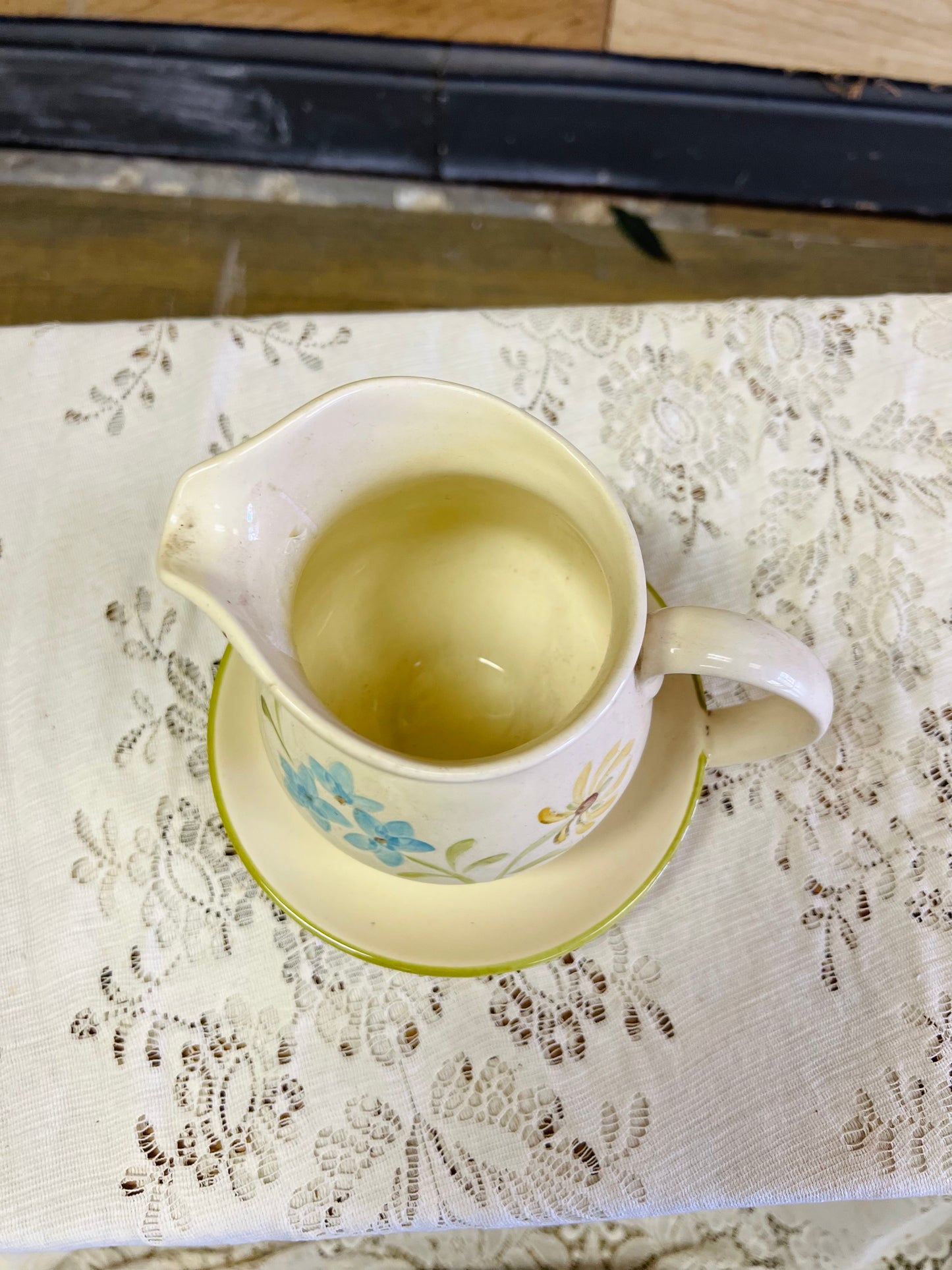Vintage 1960s Franciscan Daisy Gravy Boat