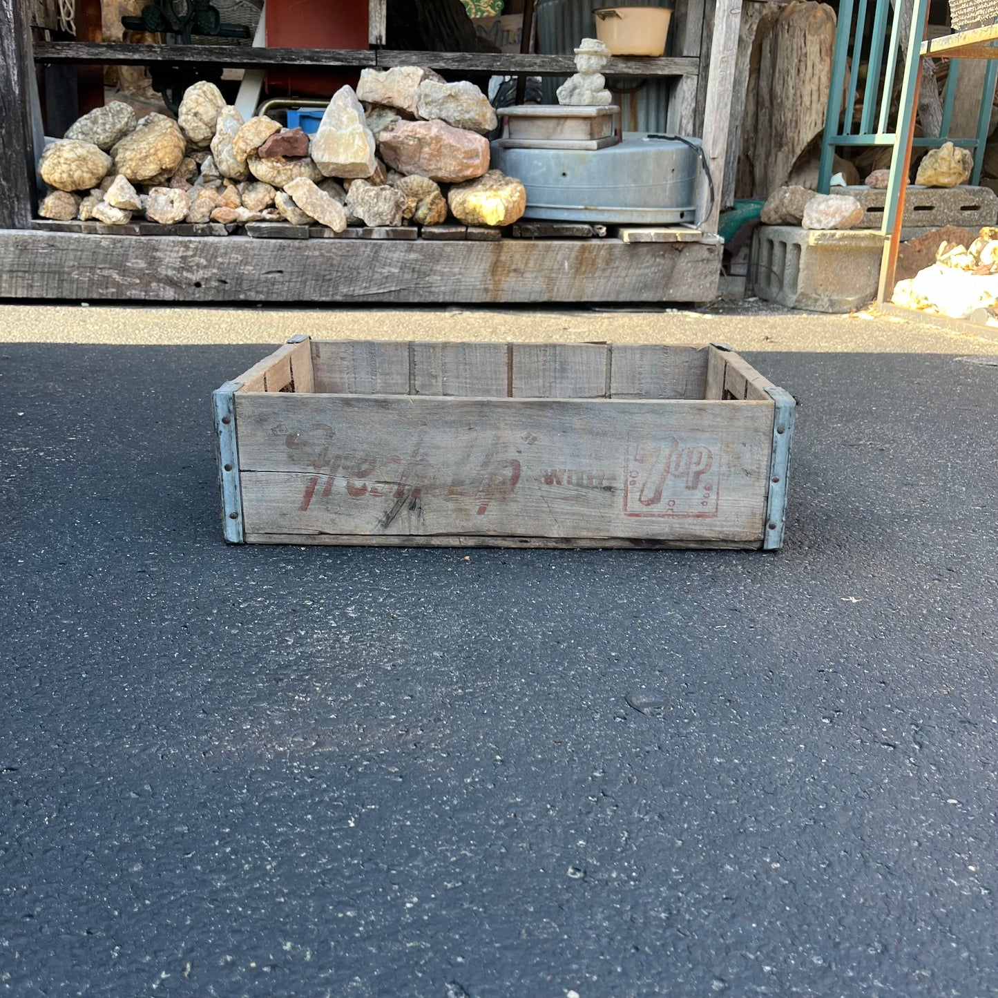 Fresh Up 7 Up / Dr. Pepper on End Wooden Crate