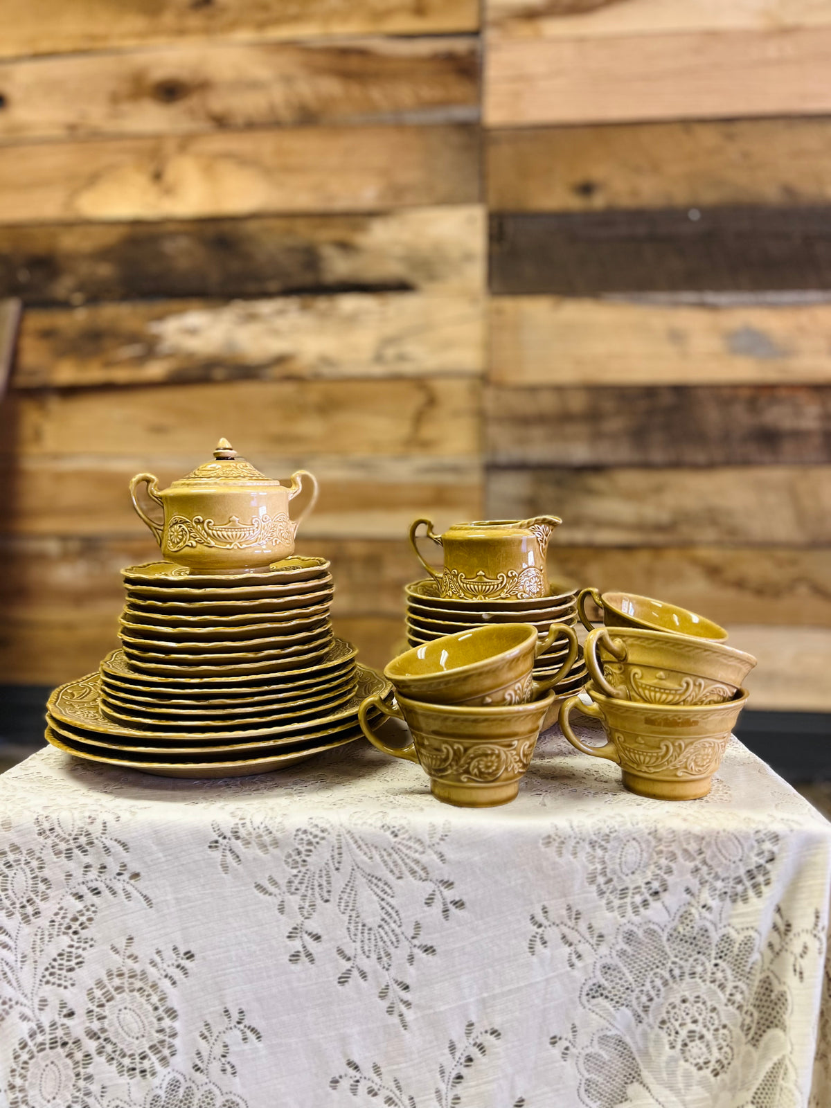 Vintage Canonsburg Pottery Yellow/Gold 34 PC Set