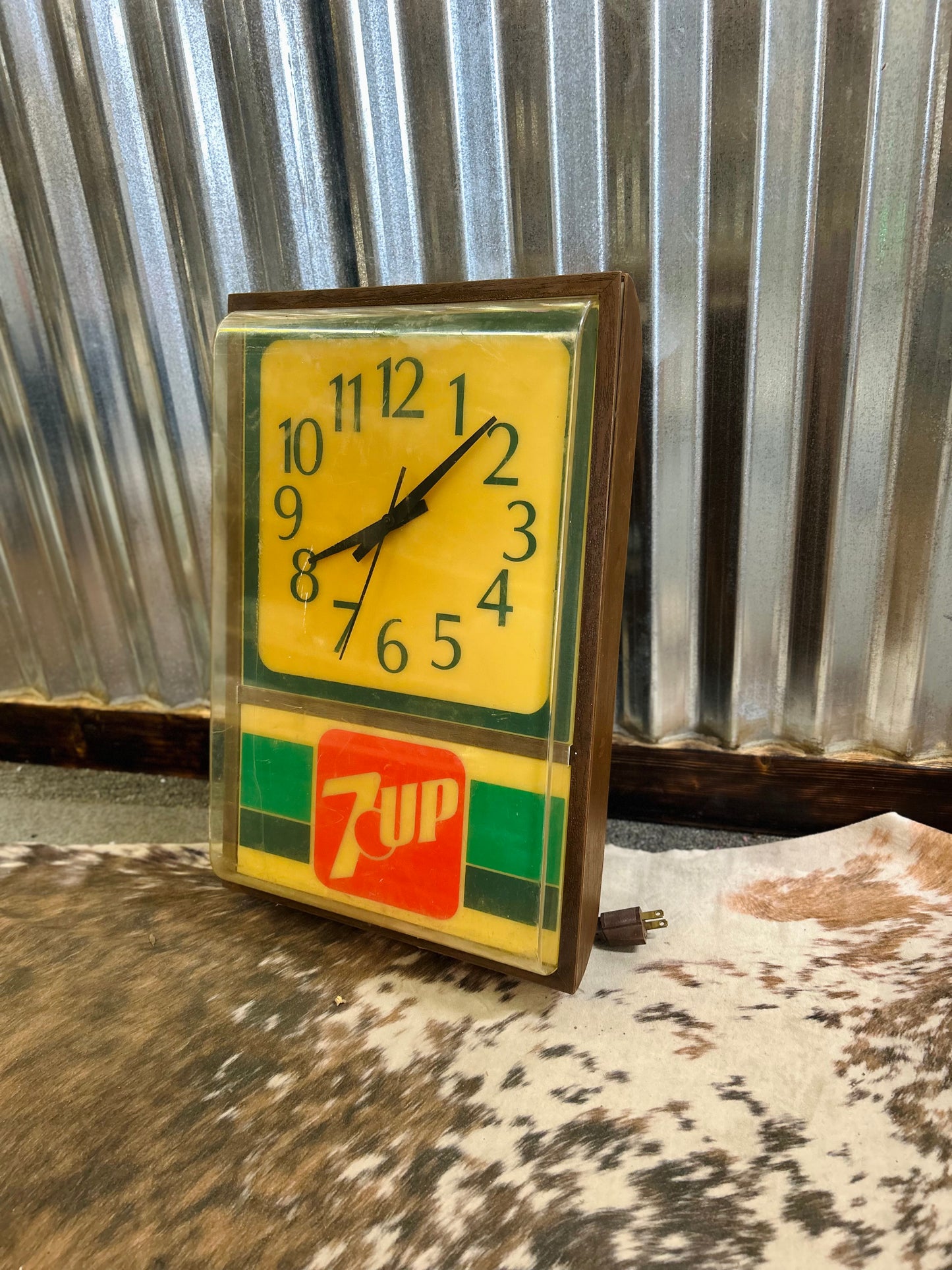 Vintage 7-Up Lighted Advertising Clock