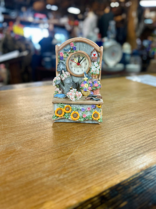 Vintage Cottagecore Resin Table Clock Featuring a Garden Scene with Sunflowers and Birds