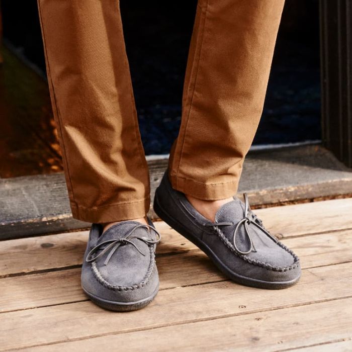 Minnetonka Men's Pile Lined Hardsole Shoe â The Olde General Store