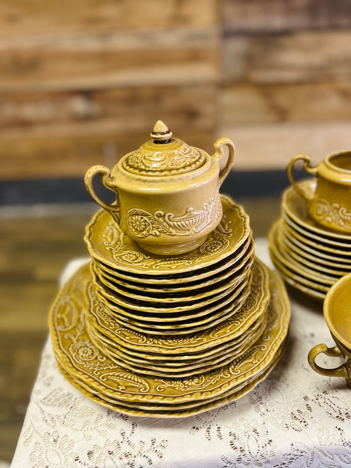 Vintage Canonsburg Pottery Yellow/Gold 34 PC Set