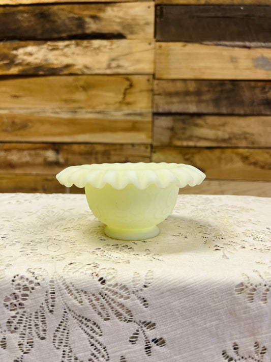 Vintage Fenton Custard Spanish Lace Fairy Lamp Vase