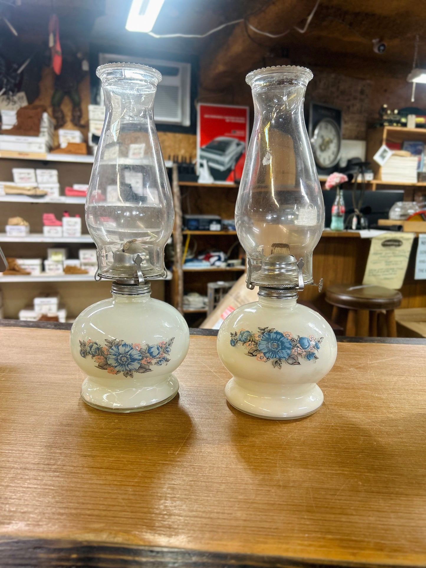 Vintage Lamplight Farms Oil Lamp "Victoria Rose" Design