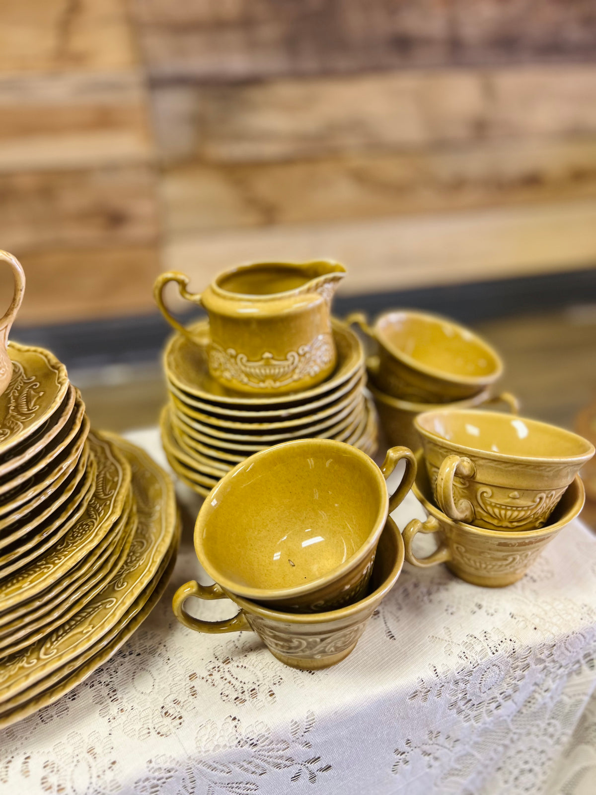 Vintage Canonsburg Pottery Yellow/Gold 34 PC Set