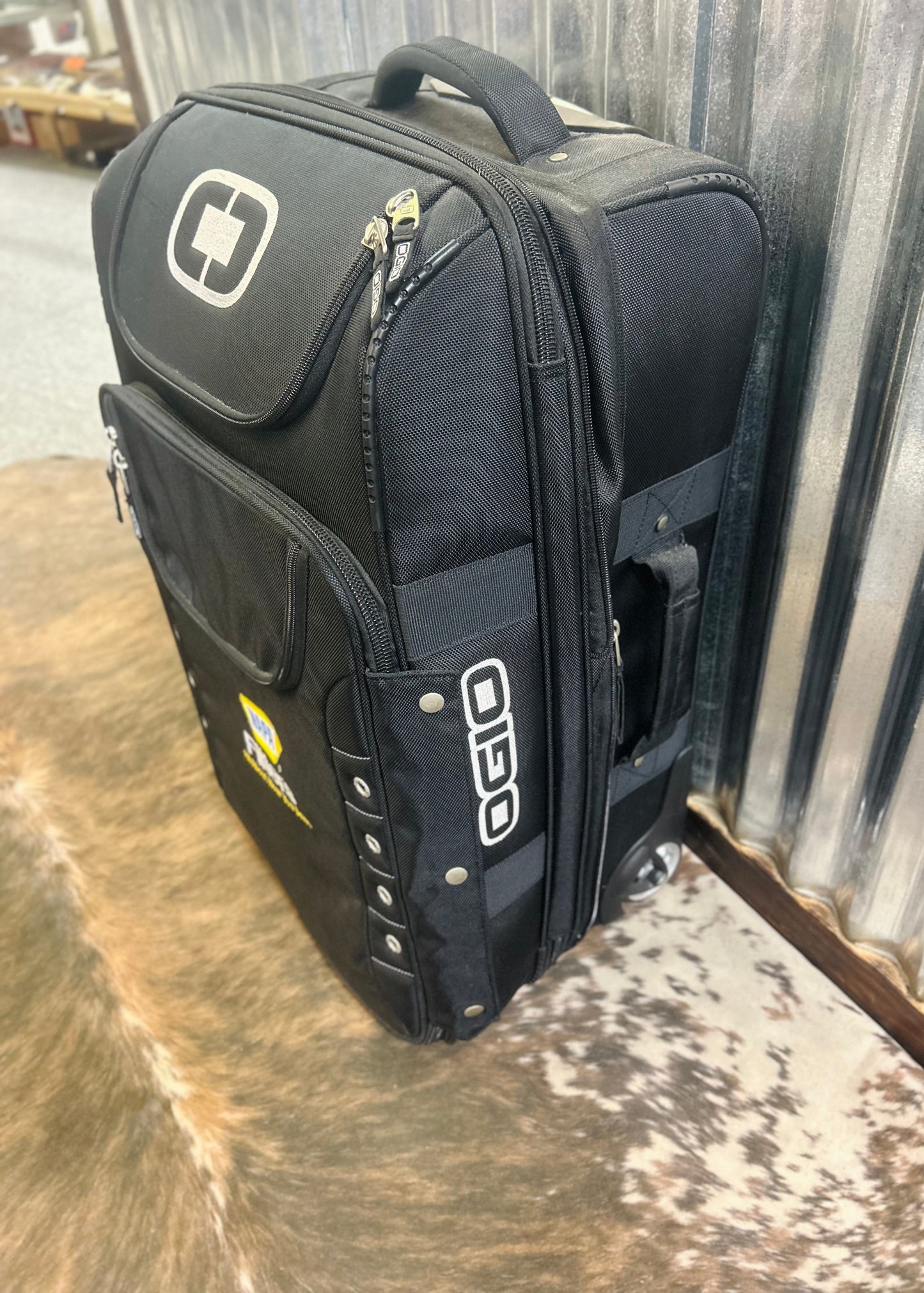 Ogio Canberra NAPA Large Suitcase with Matching Carry on Suitcase