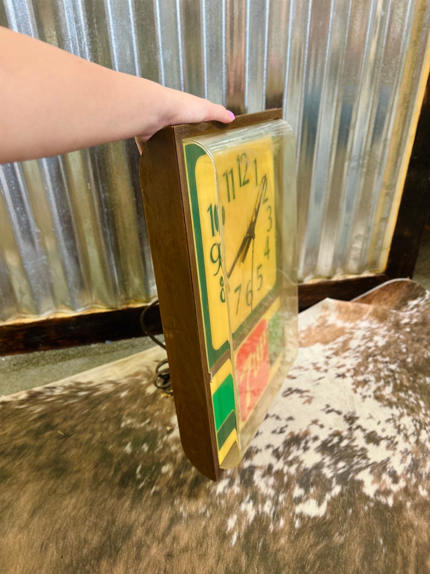 Vintage 7-Up Lighted Advertising Clock