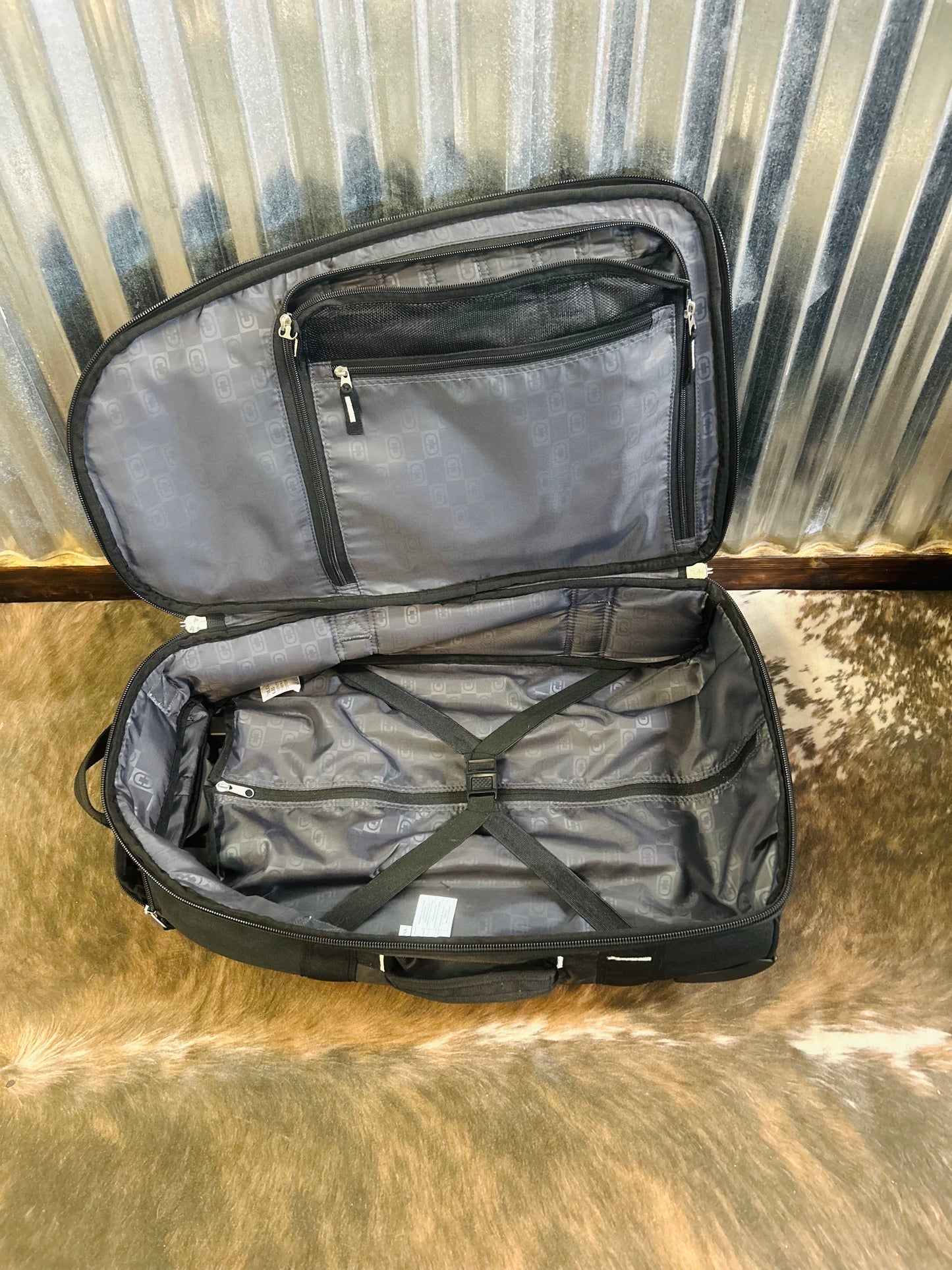 Ogio Canberra NAPA Large Suitcase with Matching Carry on Suitcase