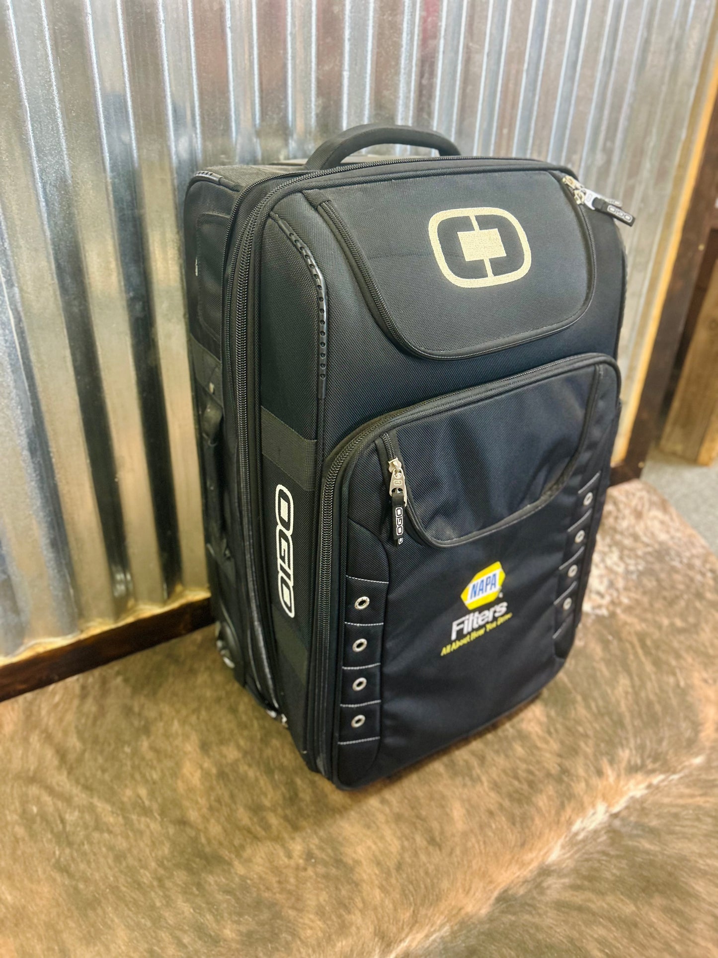 Ogio Canberra NAPA Large Suitcase with Matching Carry on Suitcase