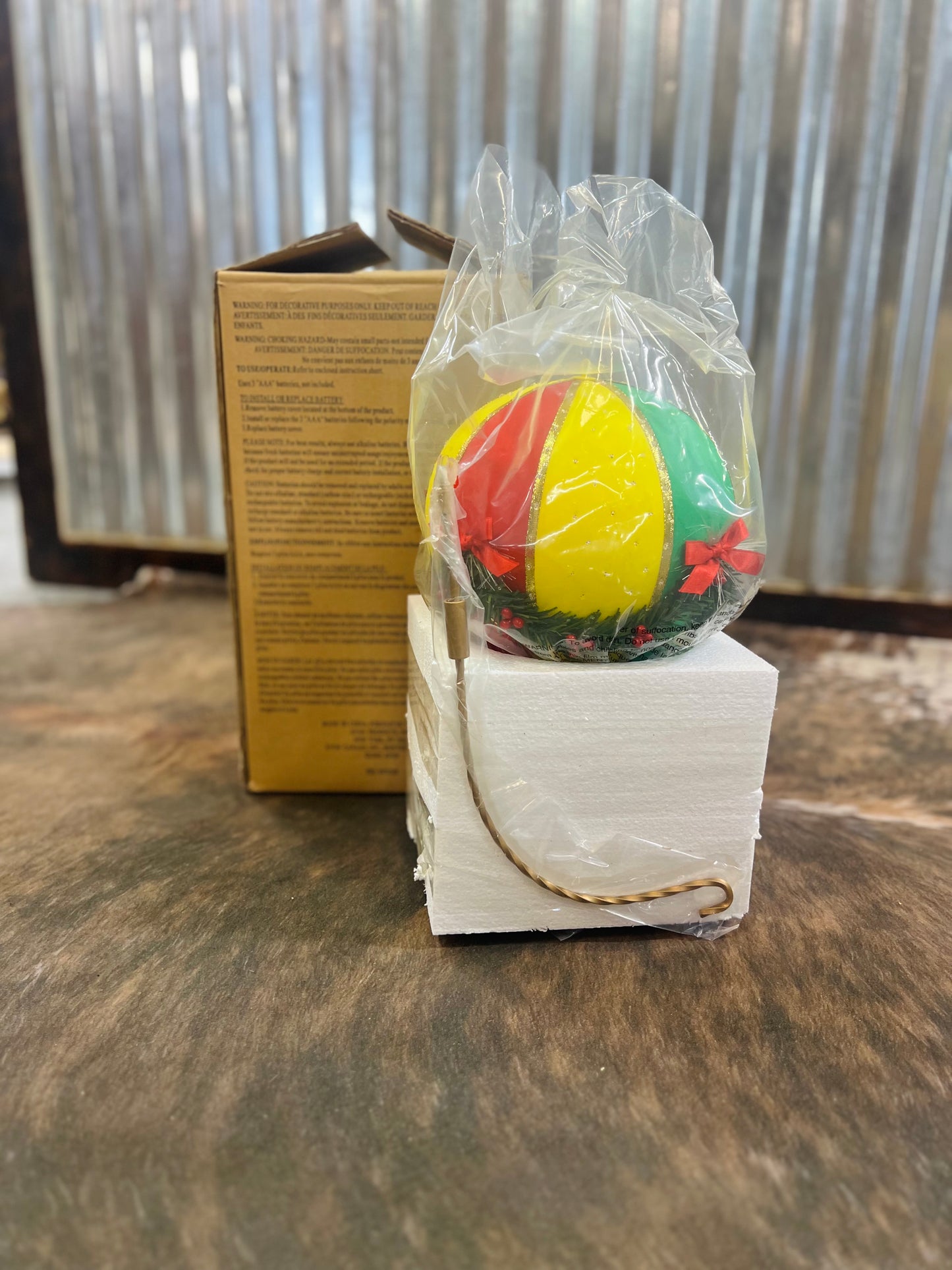Vintage Avon "Santa's On the Way" Fiber Optic Balloon Christmas Collectible- New in Box