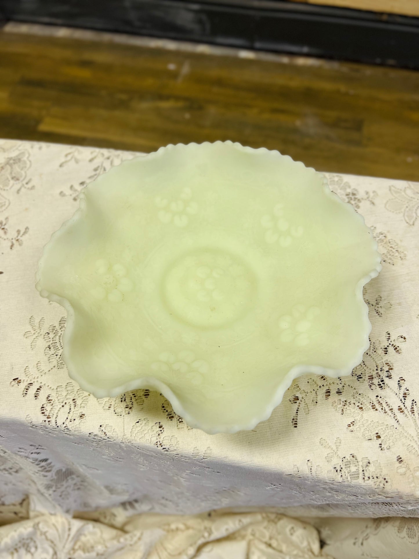 Vintage Fenton Custard Raised Cherry Chain Ruffle Bowl