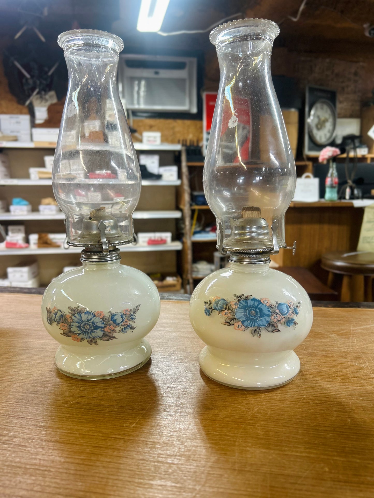 Vintage Lamplight Farms Oil Lamp "Victoria Rose" Design