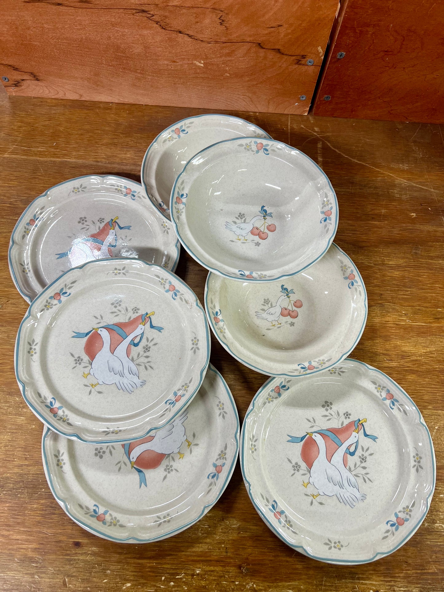 Vintage International Marmaldae Geese Bowls & Plates Set