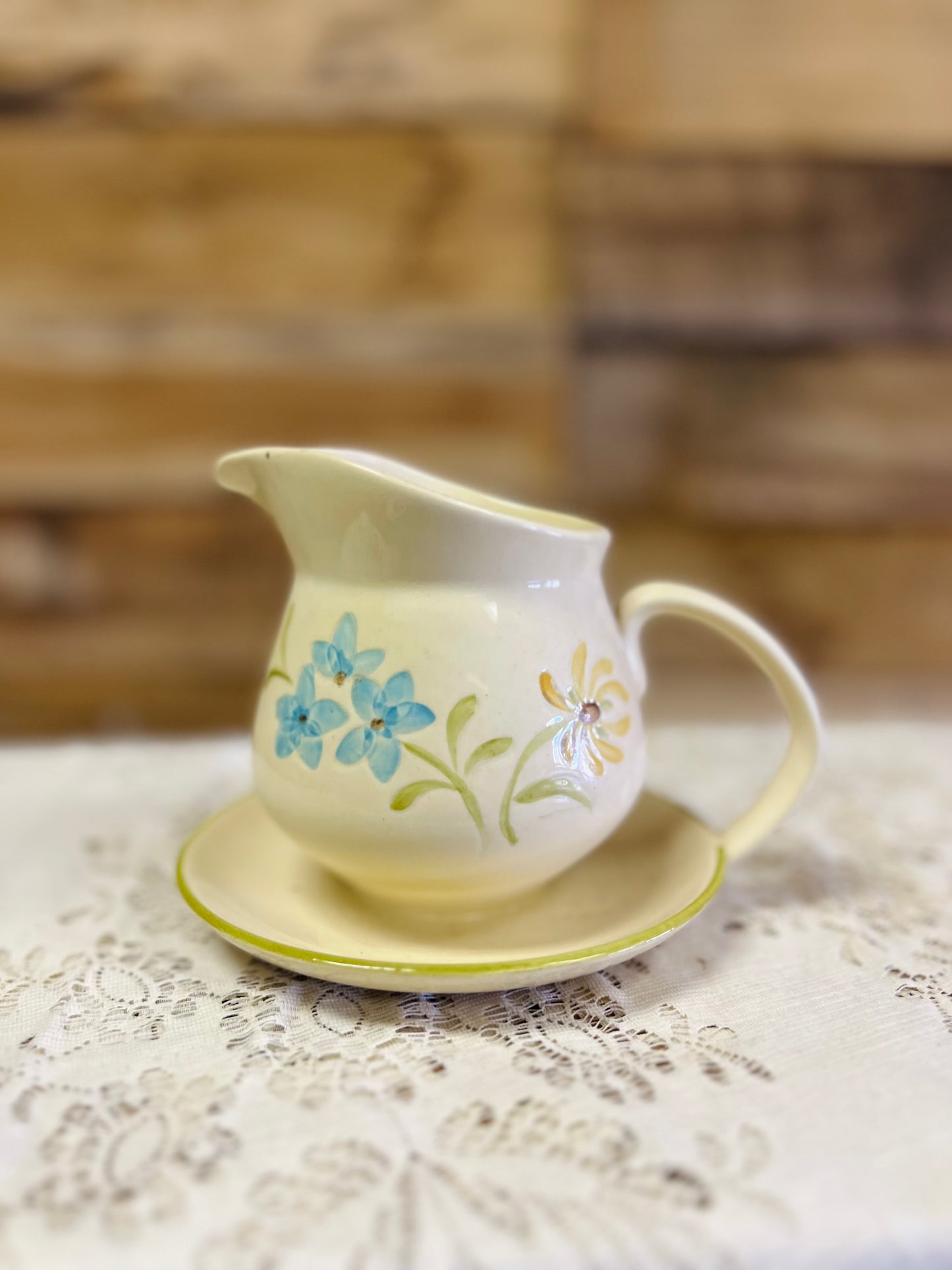 Vintage 1960s Franciscan Daisy Gravy Boat