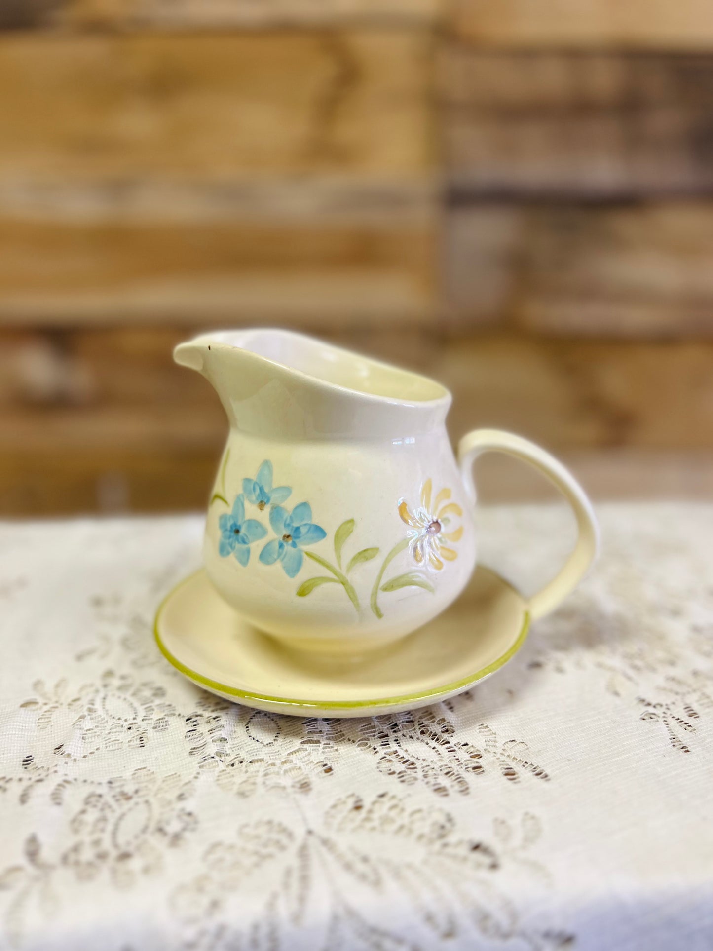 Vintage 1960s Franciscan Daisy Gravy Boat