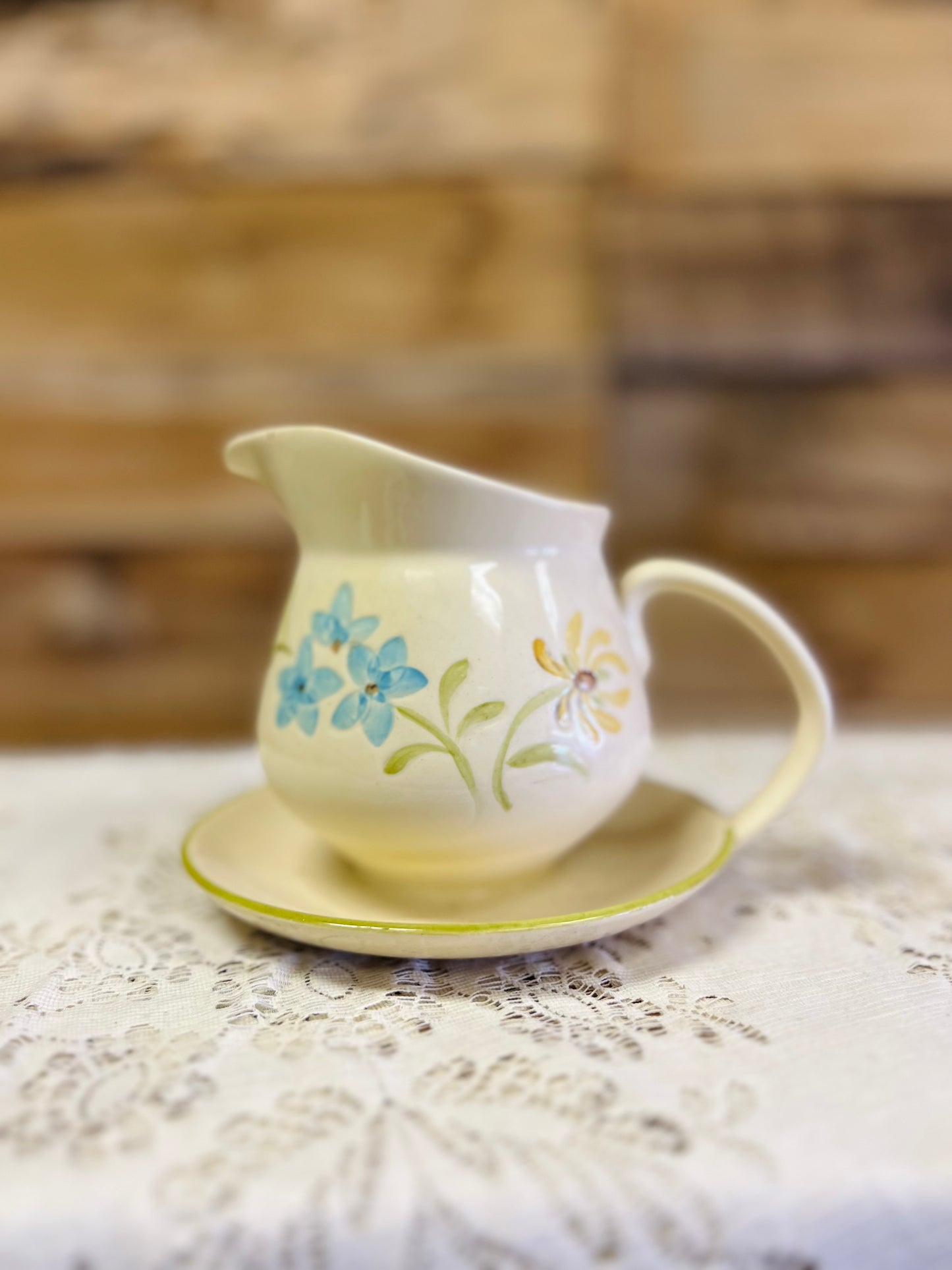 Vintage 1960s Franciscan Daisy Gravy Boat