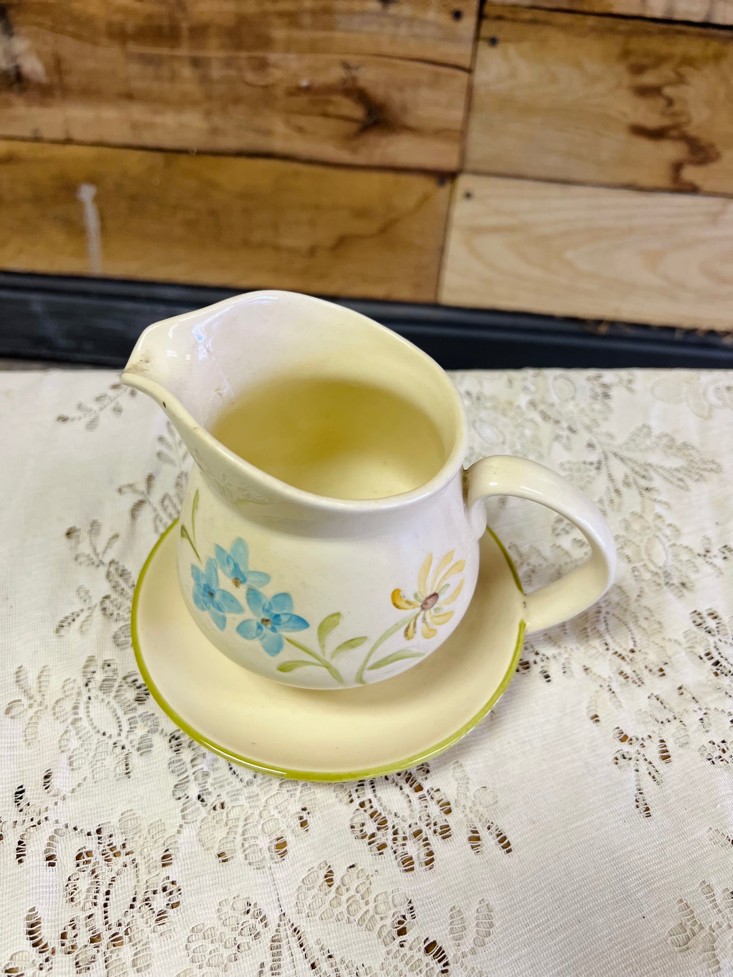 Vintage 1960s Franciscan Daisy Gravy Boat