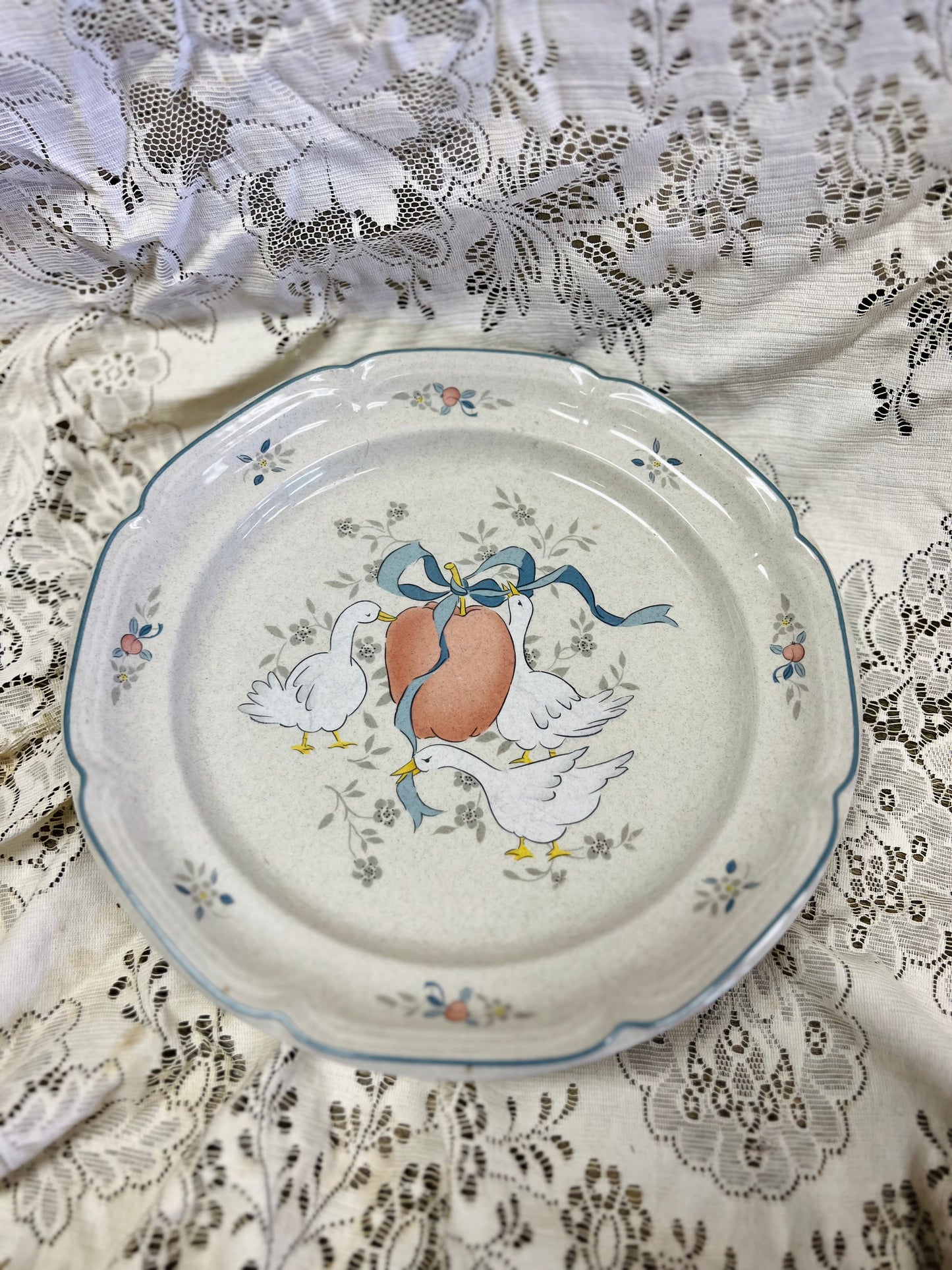 Vintage International Marmalade Geese Dinner Plates - Set of 6