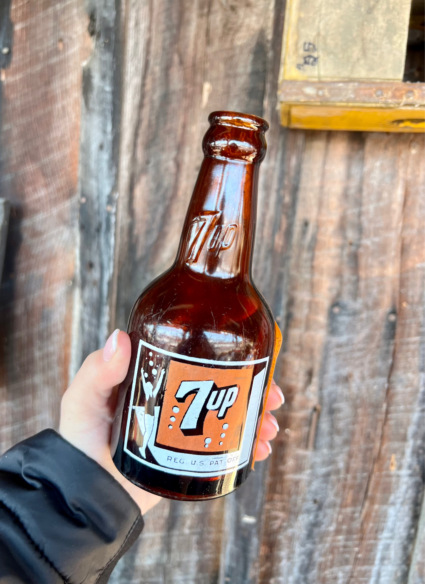 VERY RARE Old Brown Amber 7up Raised letters PLUS Label Glass Bottle - Nashville, TN