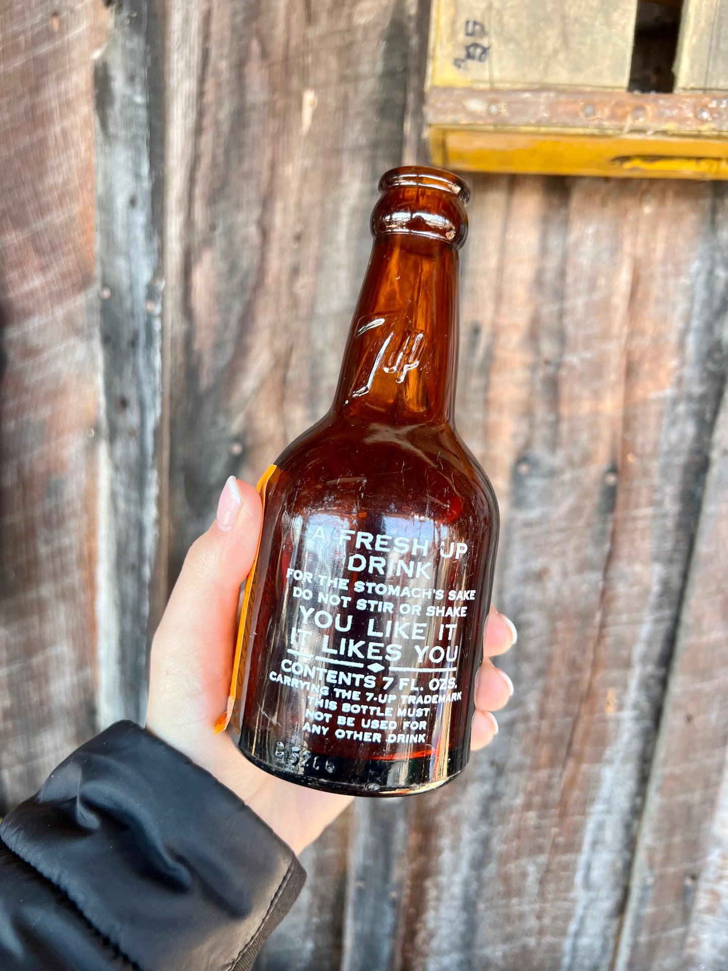 VERY RARE Old Brown Amber 7up Raised letters PLUS Label Glass Bottle - Nashville, TN