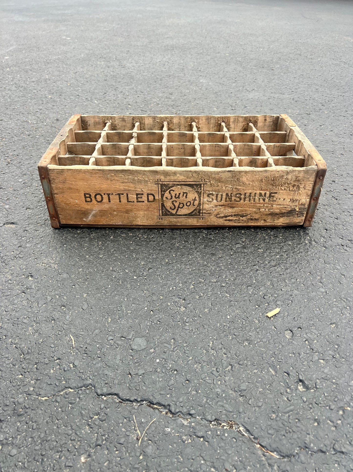 RARE Vintage Sun Spot Bottled Sunshine/ High Rock 28 Bottle Case