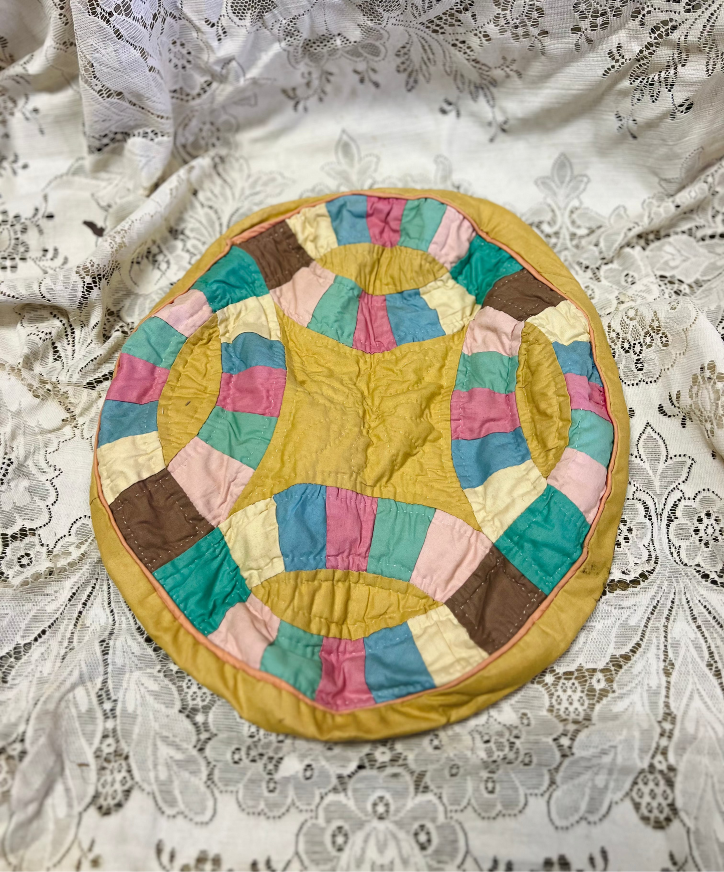 Vintage Quilted Wedding Ring Design Pillow Cover