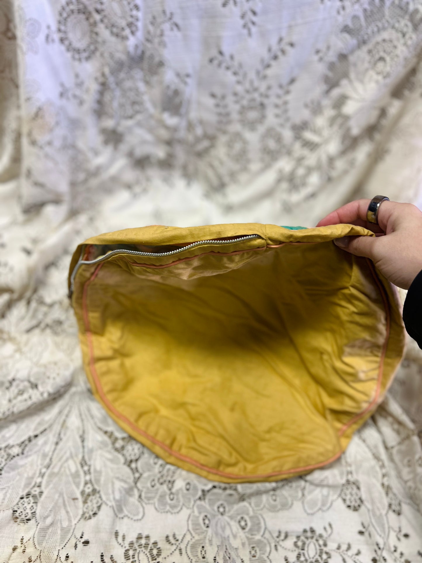 Vintage Quilted Wedding Ring Design Pillow Cover