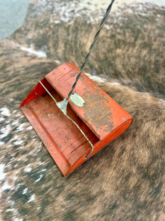 Vintage Delphos MFG Metal Dust pan