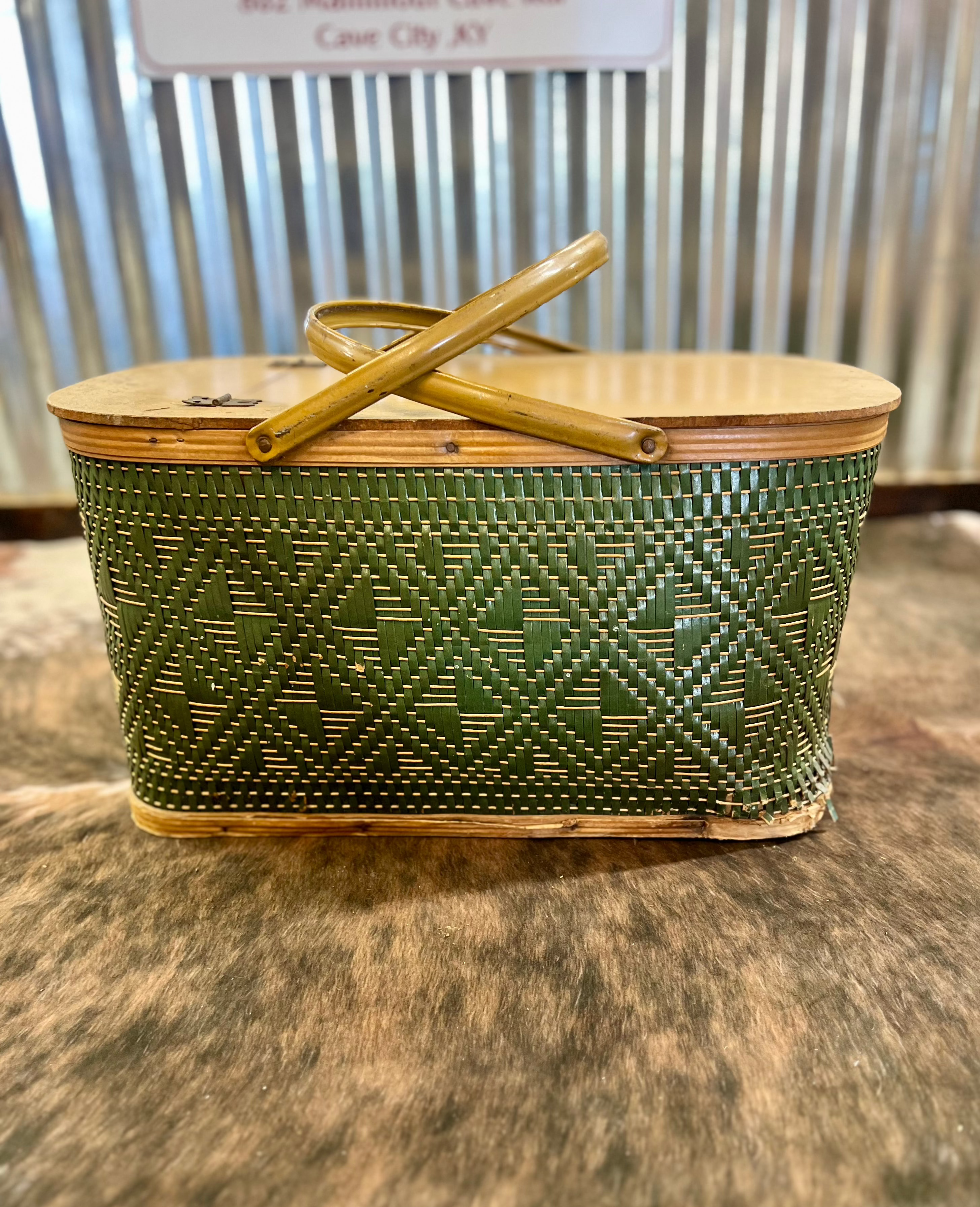 Vintage 1970's Wood Picnic Basket Green Hawkeye Burlington Metal