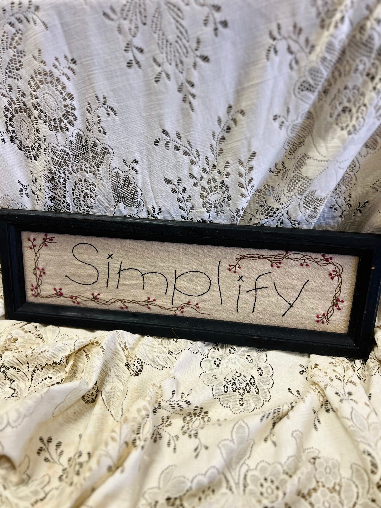 Vintage Primitive Style Simplify Embroidered Sign