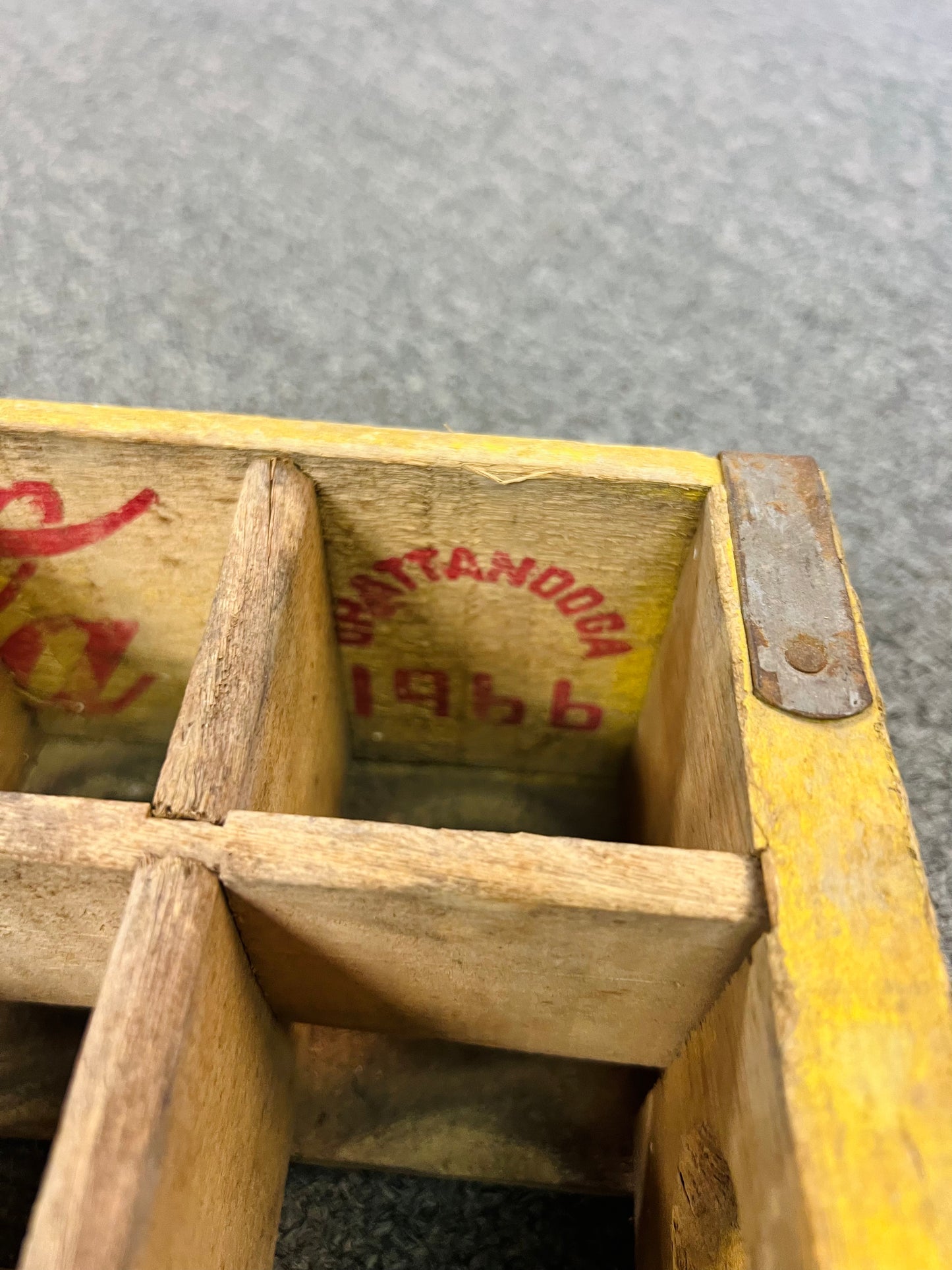 Vintage Yellow Drink Coca Cola in Bottles Chattanooga 1966 Wood Crate 24 bottle, Very Nice