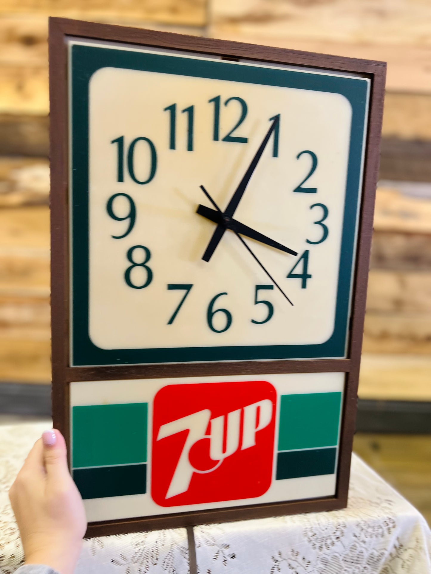 Vintage 1983 7-UP Soda Illuminated Wall Clock - It works!