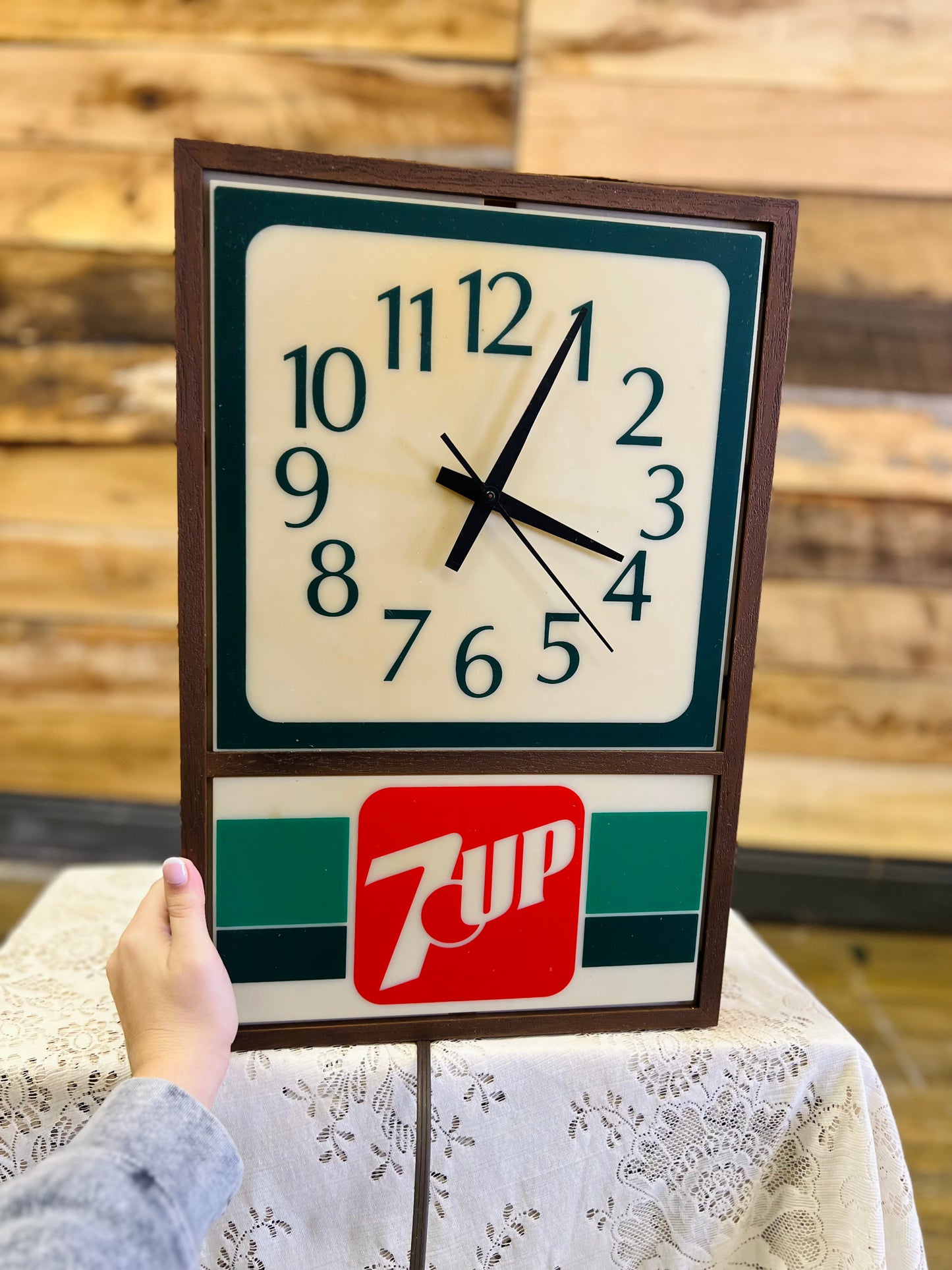 Vintage 1983 7-UP Soda Illuminated Wall Clock - It works!