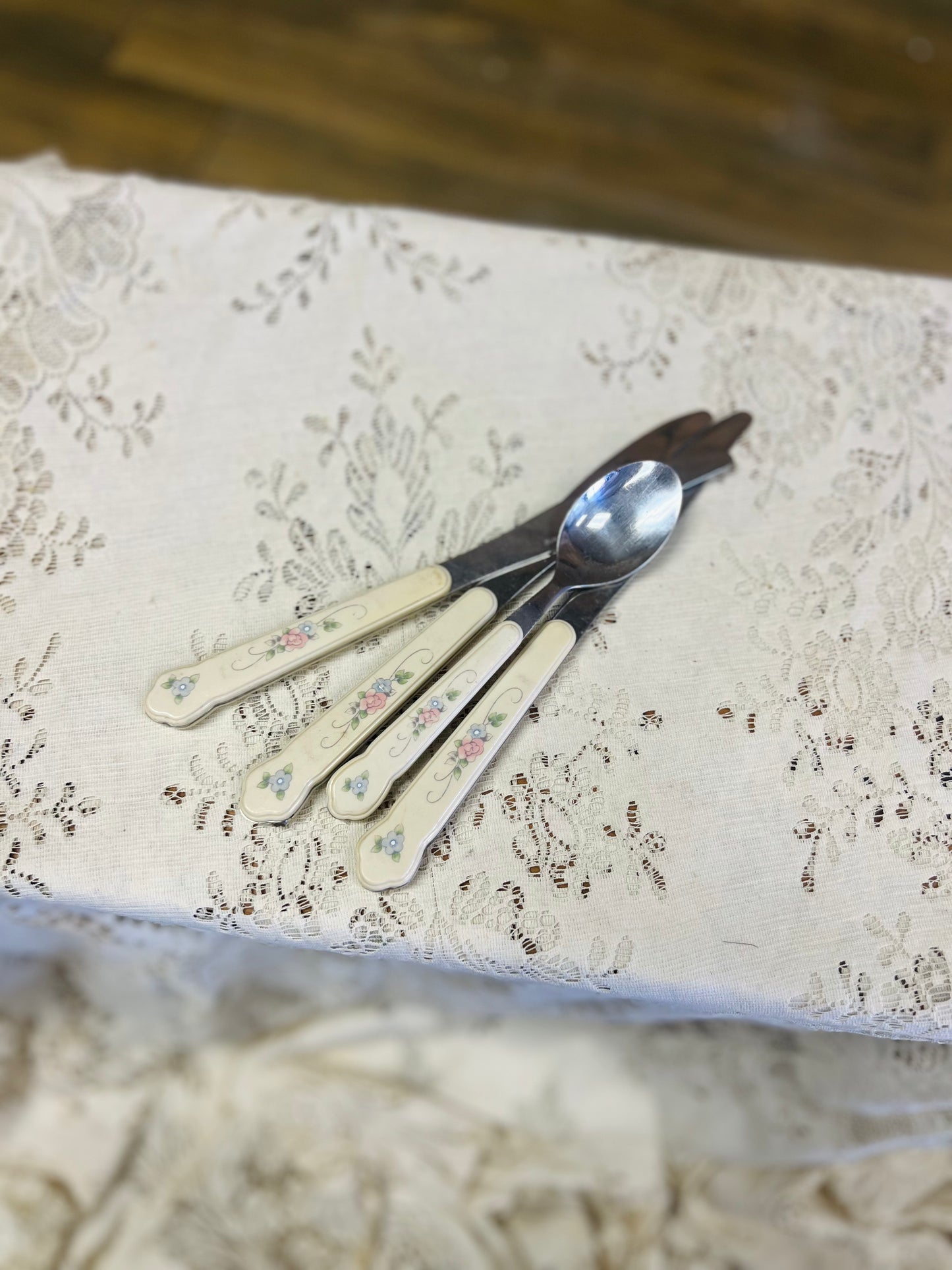 Vintage Pfaltzgraff Tea Rose Stainless Steel Flatware - 3 Knives 1 Spoon