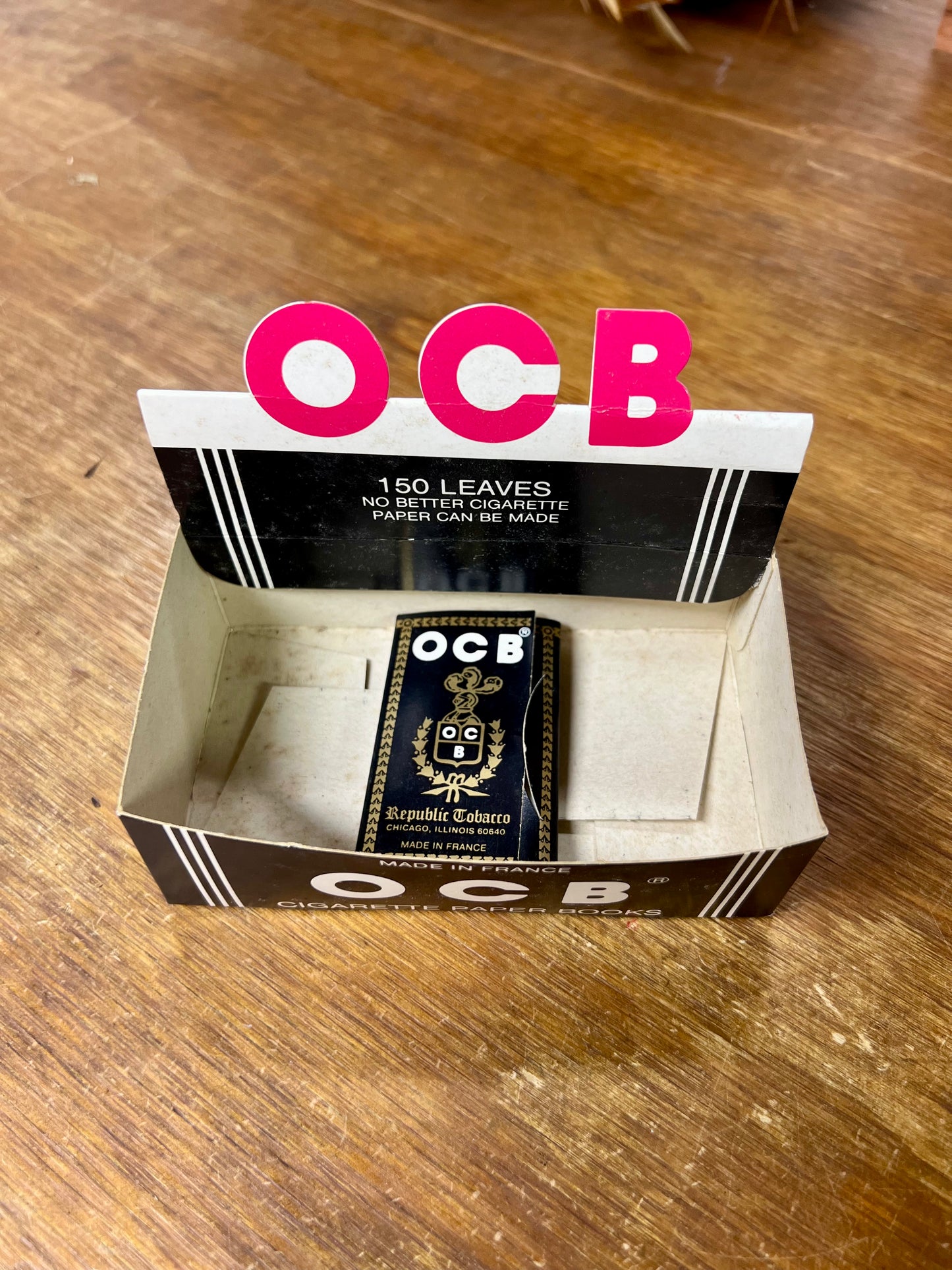 OCB Made in France Display and 1 package Cigarette Paper Book