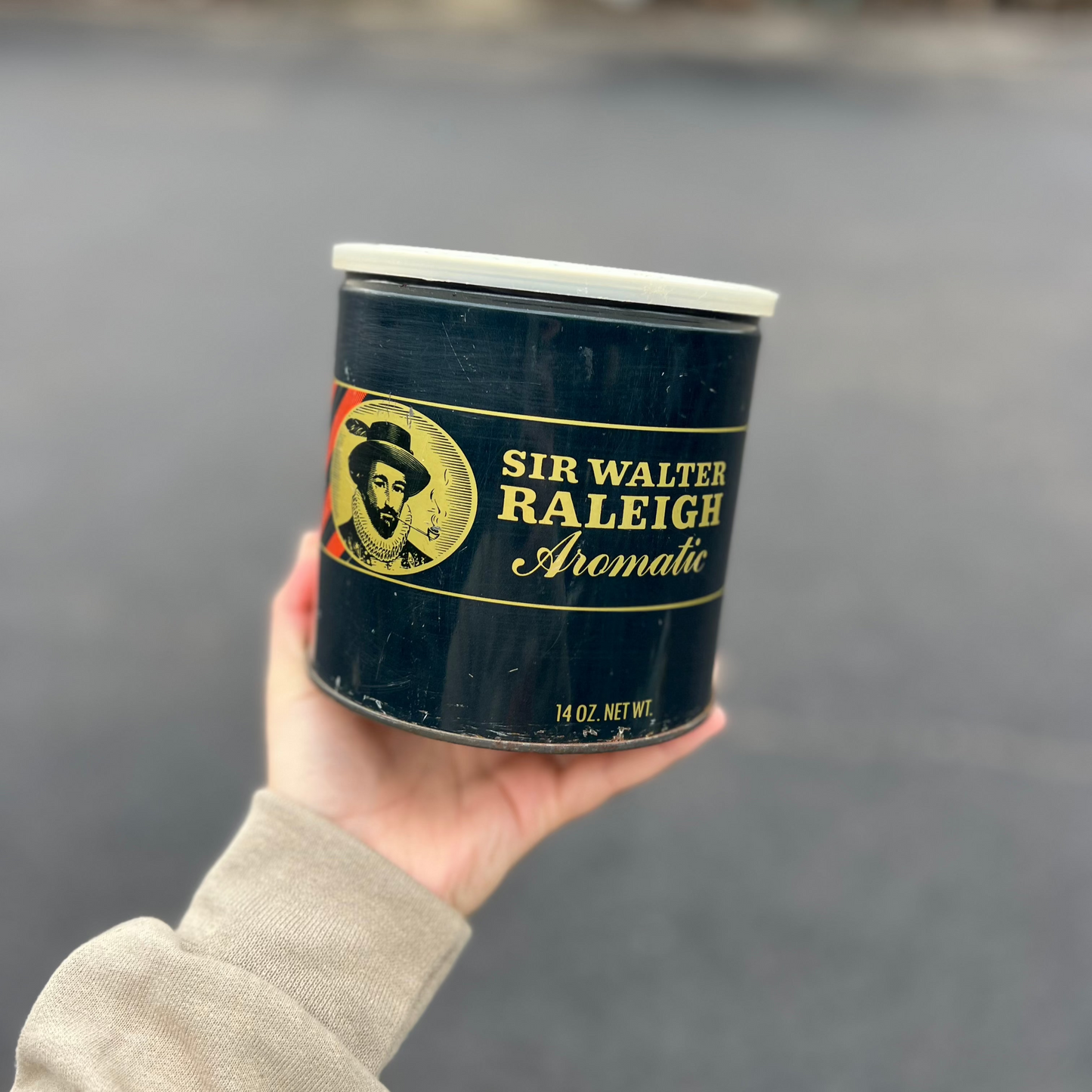 Sir Walter Raleigh Aromatic Blue Metal Can