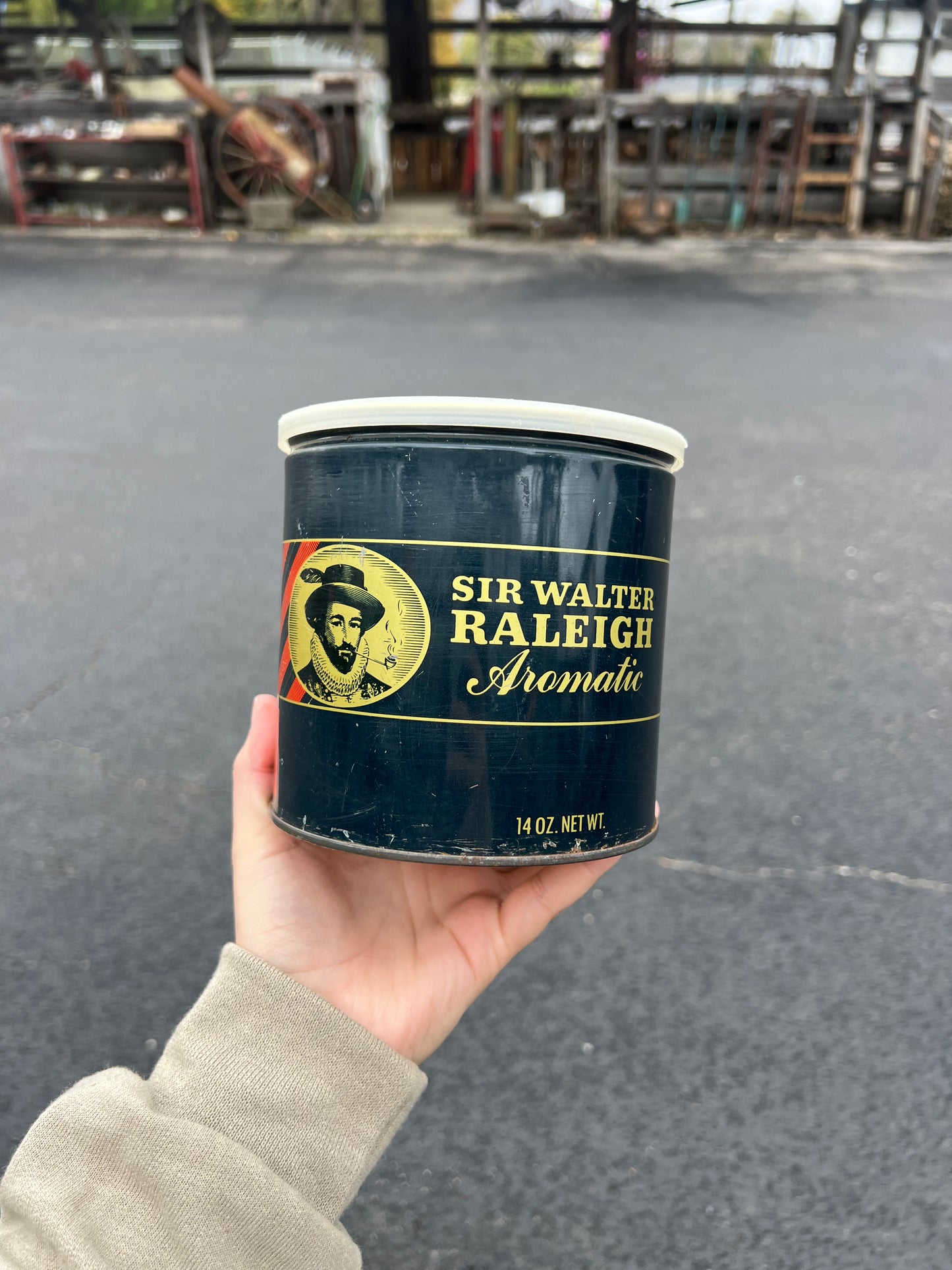 Sir Walter Raleigh Aromatic Blue Metal Can