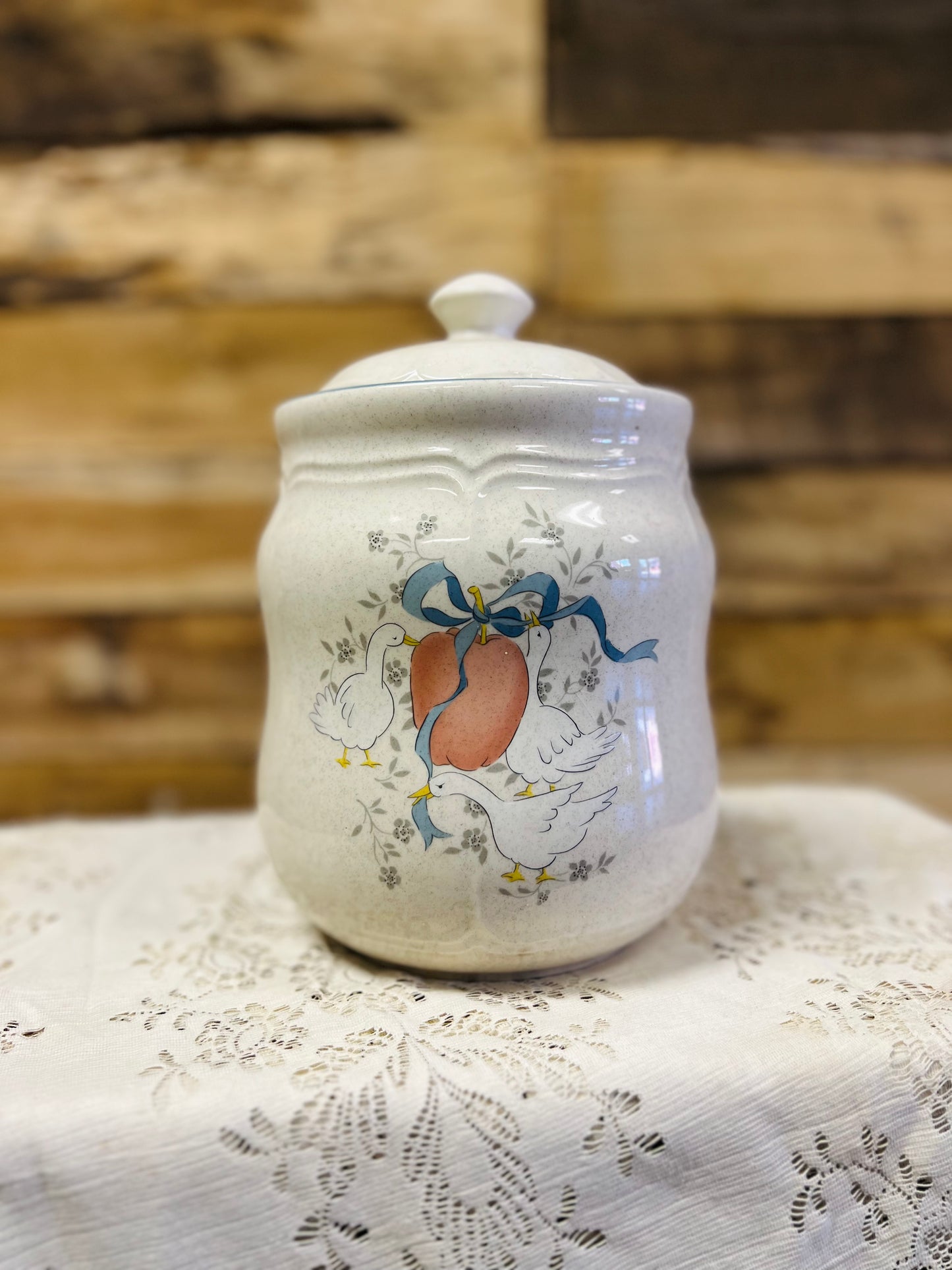 Vintage International Marmalade Goose, Apple, and Bow Cookie Jar