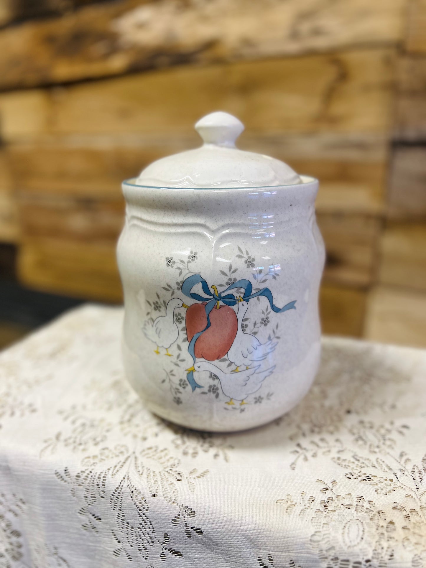 Vintage International Marmalade Goose, Apple, and Bow Cookie Jar