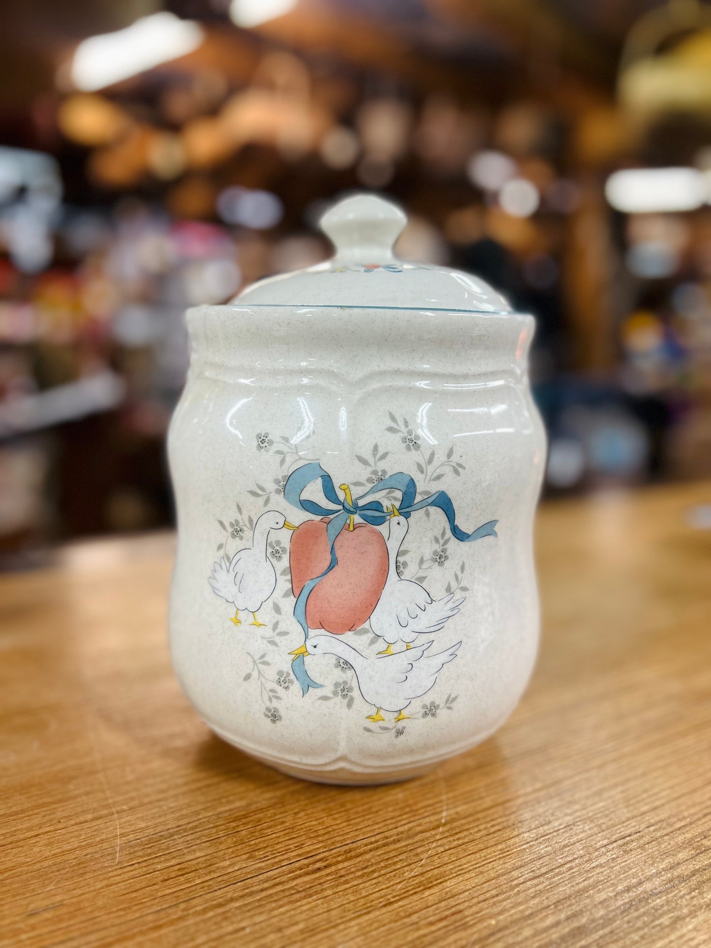 Vintage International Marmalade Goose, Apple, and Bow Cookie Jar