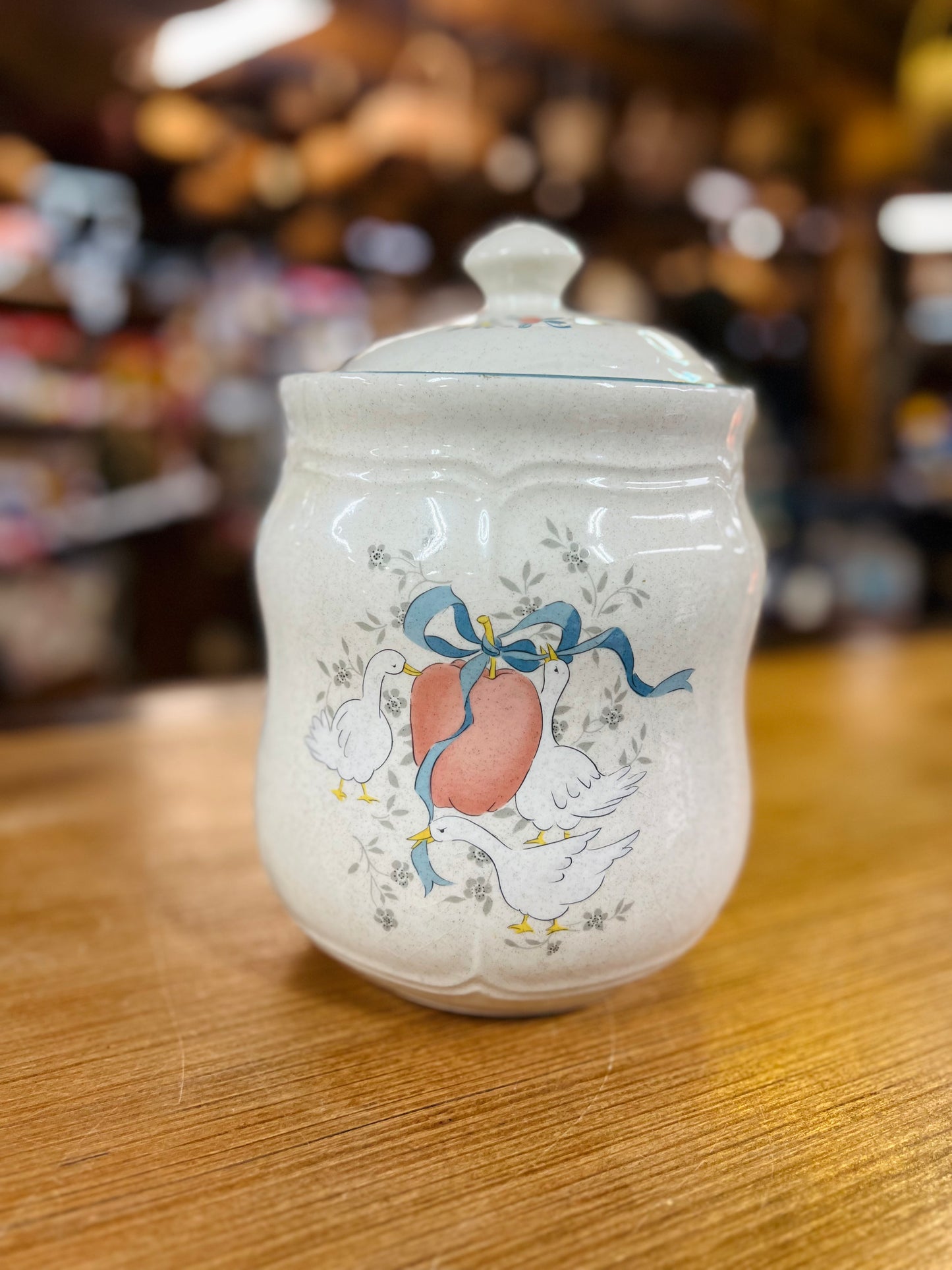 Vintage International Marmalade Goose, Apple, and Bow Cookie Jar