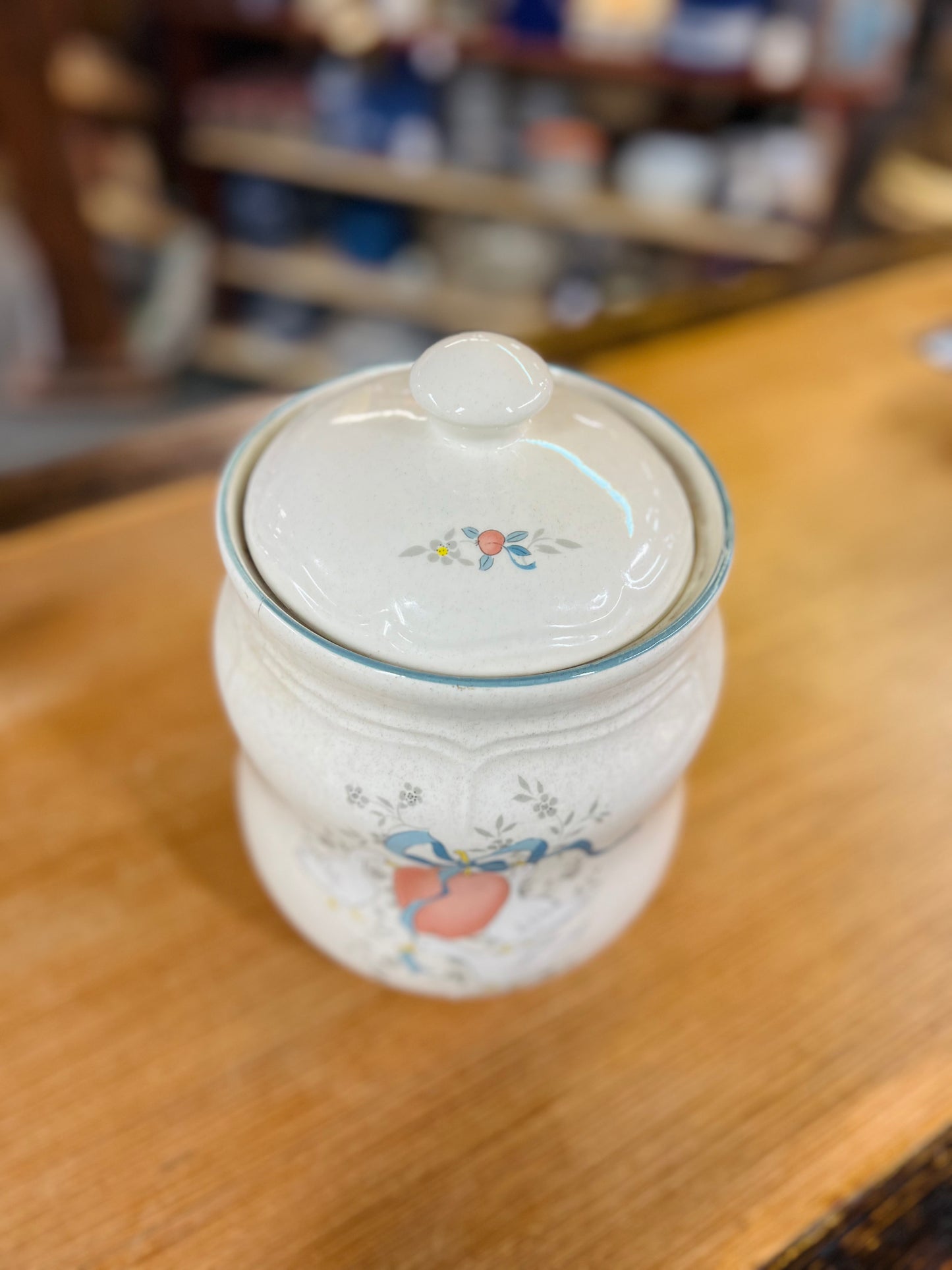 Vintage International Marmalade Goose, Apple, and Bow Cookie Jar
