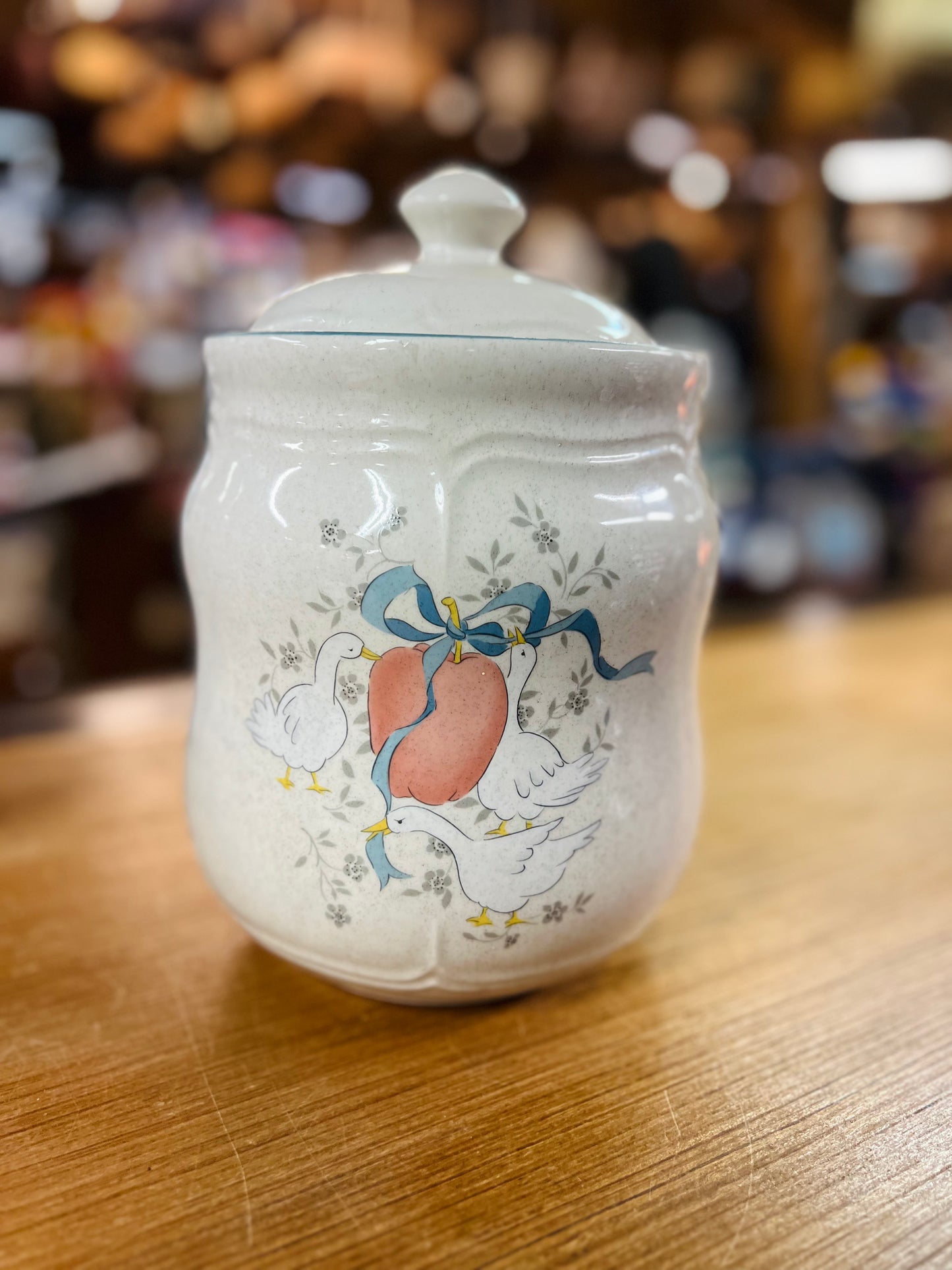 Vintage International Marmalade Goose, Apple, and Bow Cookie Jar