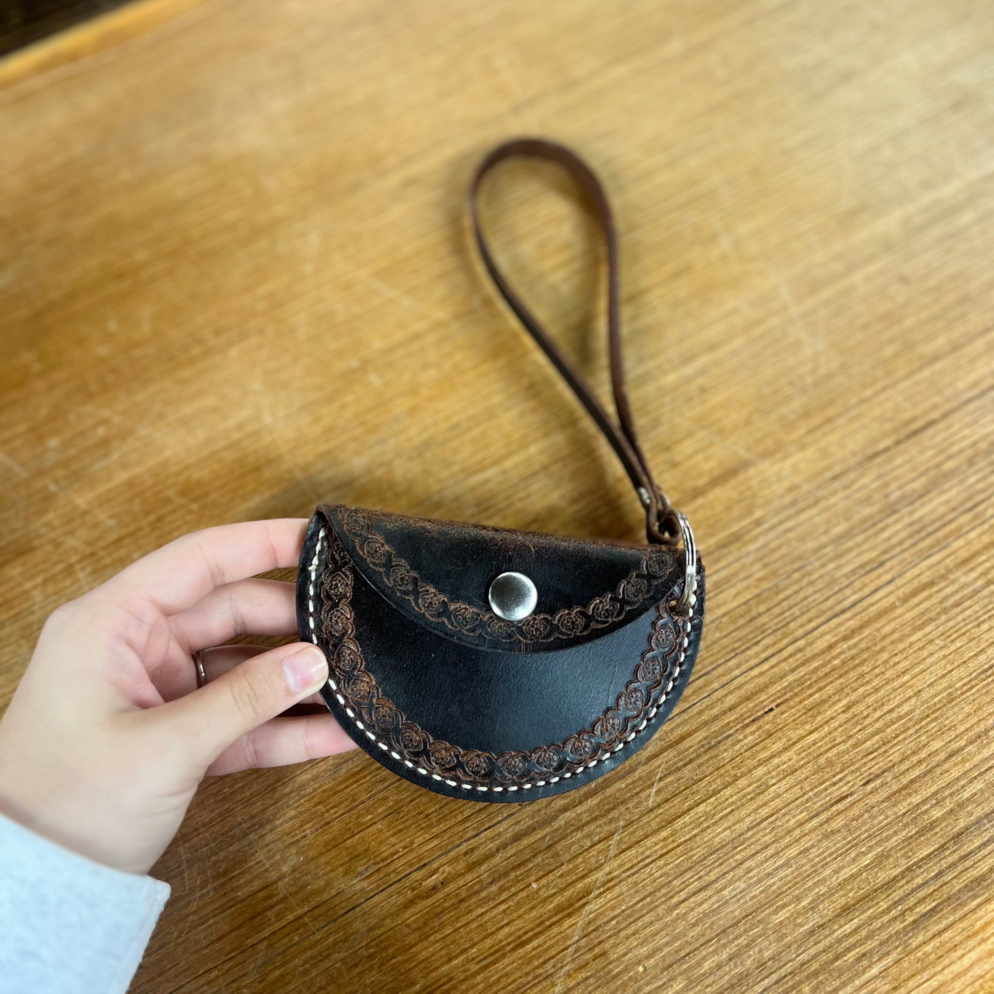Genuine Leather Wristlet Wallet with Wire Design