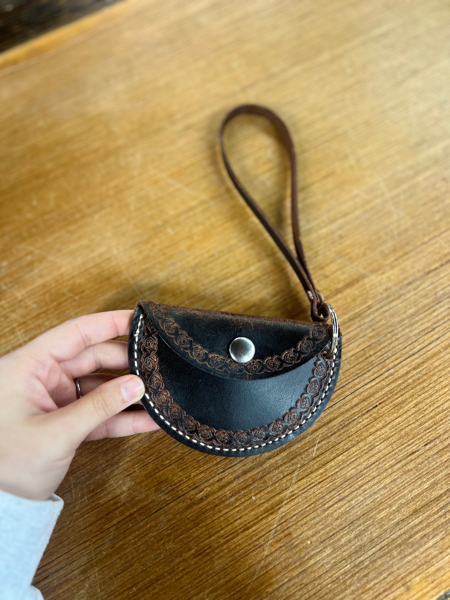 Genuine Leather Wristlet Wallet with Wire Design